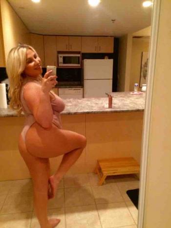 , 23  female escort, Winnipeg