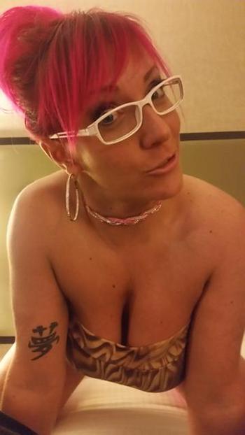 , 40  female escort, Winnipeg