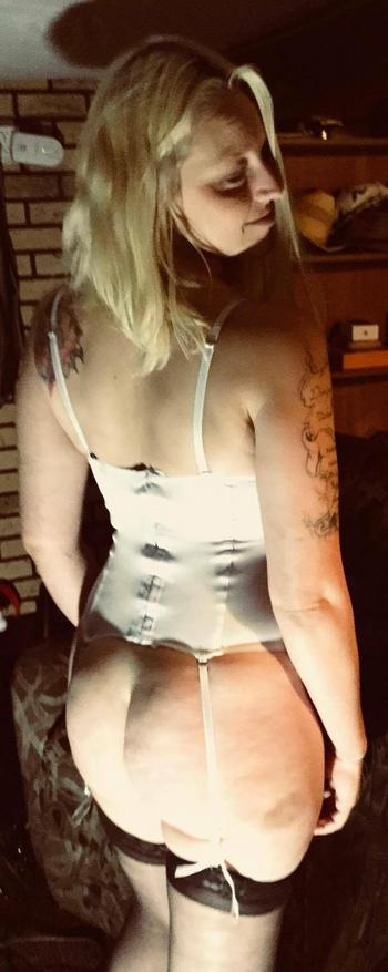 , 22  female escort, Winnipeg