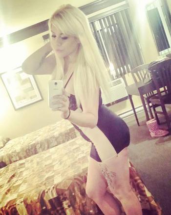 , 21  female escort, Winnipeg