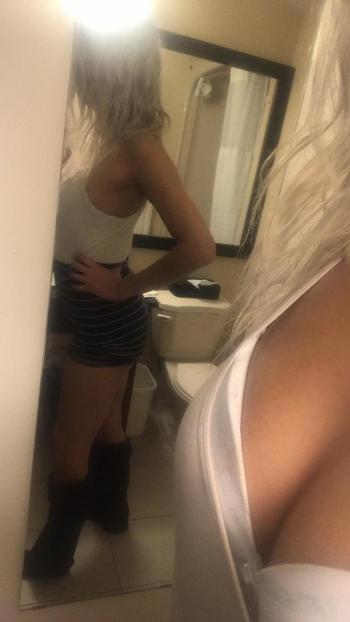 , 23  female escort, Winnipeg