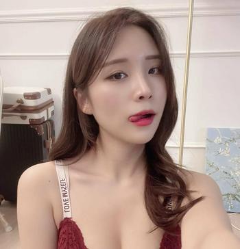 Eva, 25 Asian female escort, Winnipeg