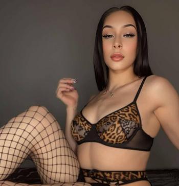 Violet, 20 Caucasian/White female escort, Winnipeg