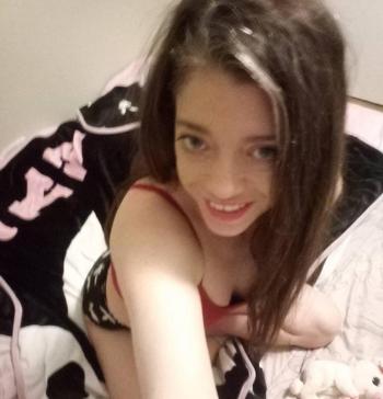 Jenna, 21 Caucasian/White female escort, Winnipeg