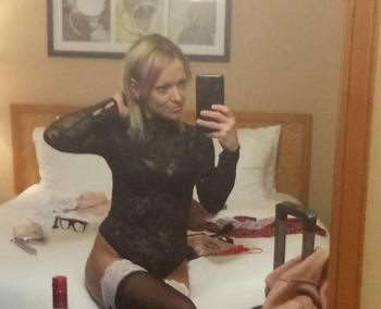 Chrissy, 31 Caucasian/White female escort, Winnipeg