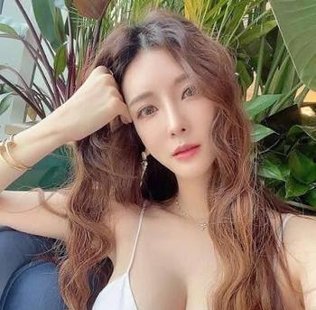 Cici, 23 Asian female escort, Winnipeg