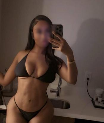 Selina - AIRPORT, 23 Mixed female escort, Winnipeg