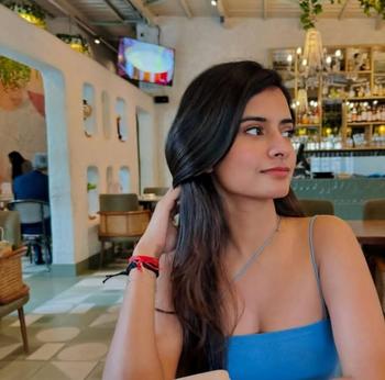 Komal, 22 Indo Canadian female escort, Winnipeg