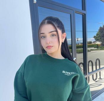 Diksha, 22 Asian female escort, Winnipeg