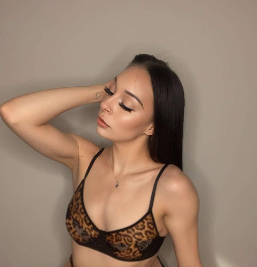escort photo 2